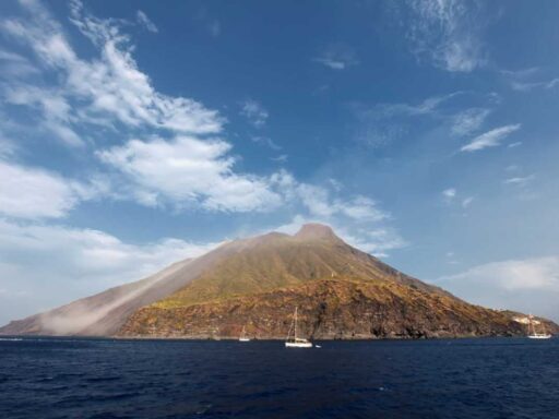 vulcano stromboli allerta arancione