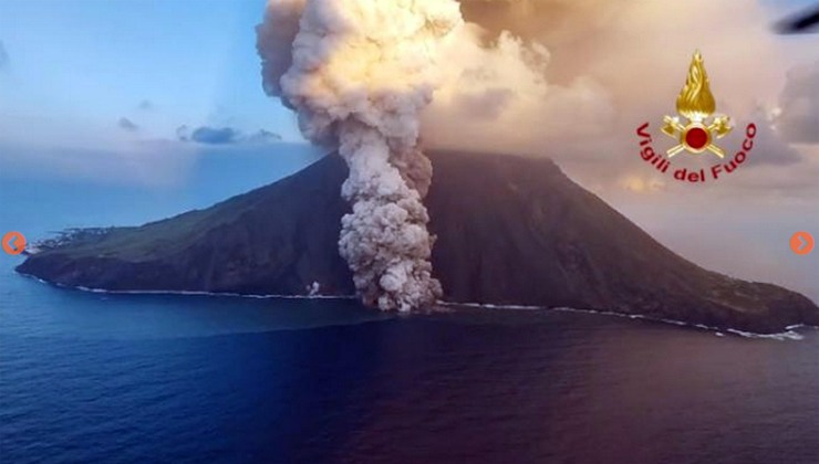 vulcani connessione Italia Stromboli Etna